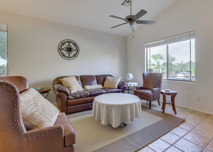 Hike, Golf & Relax: Desert Retreat In Holiday home